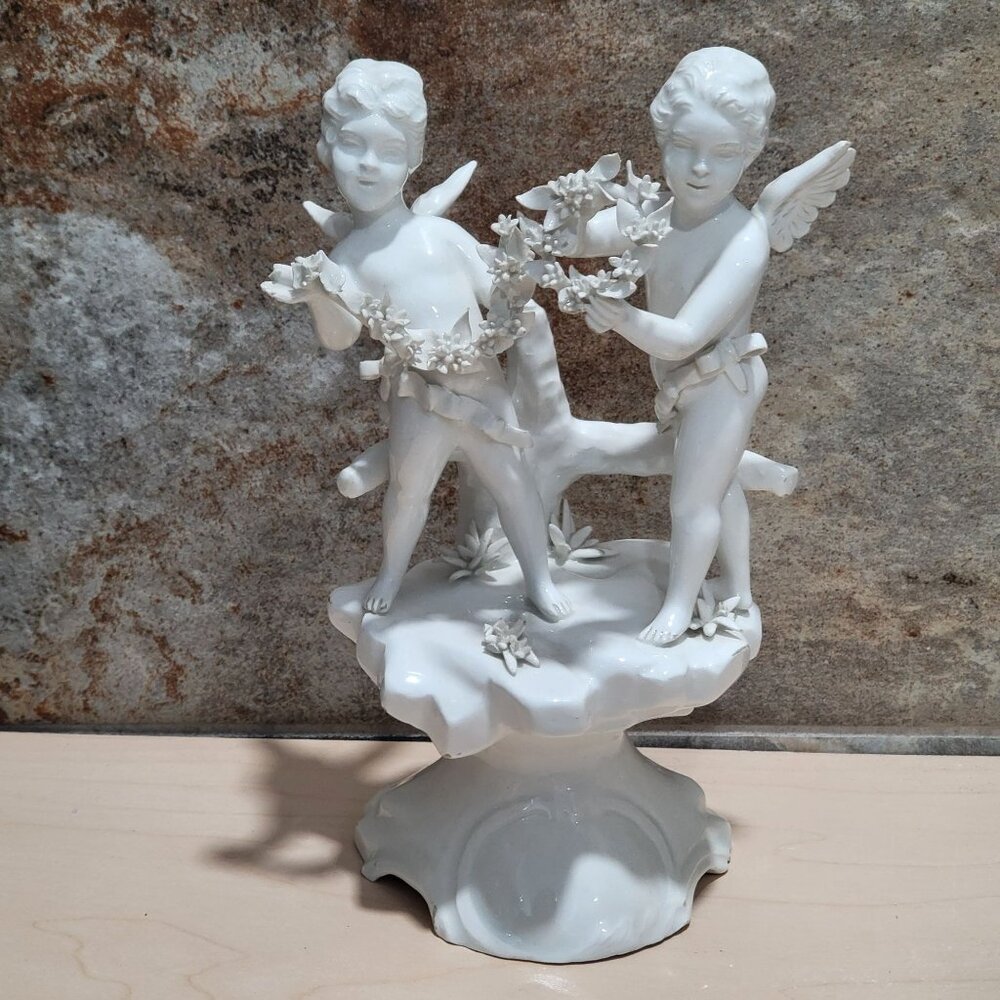 Vintage White Porcelain Two Cherubs Putti Holding Floral Garlands Statue Decorat